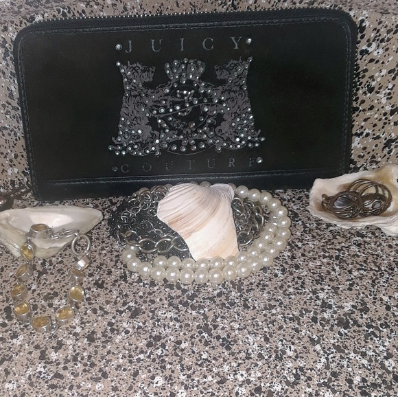 Juicy Couture Handbags - JUICY COUTURE Scottie Bling